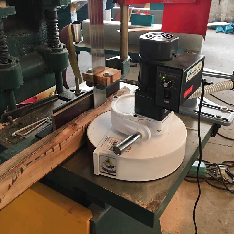 Woodworking Company - เครื่องเลื่อยสายพาน AF10 พร้อมระบบป้อนไม้แบบอัตโนมัติ อุปกรณ์ตัดไม้แบบตั้งโต๊ะสำหรับงานไม้